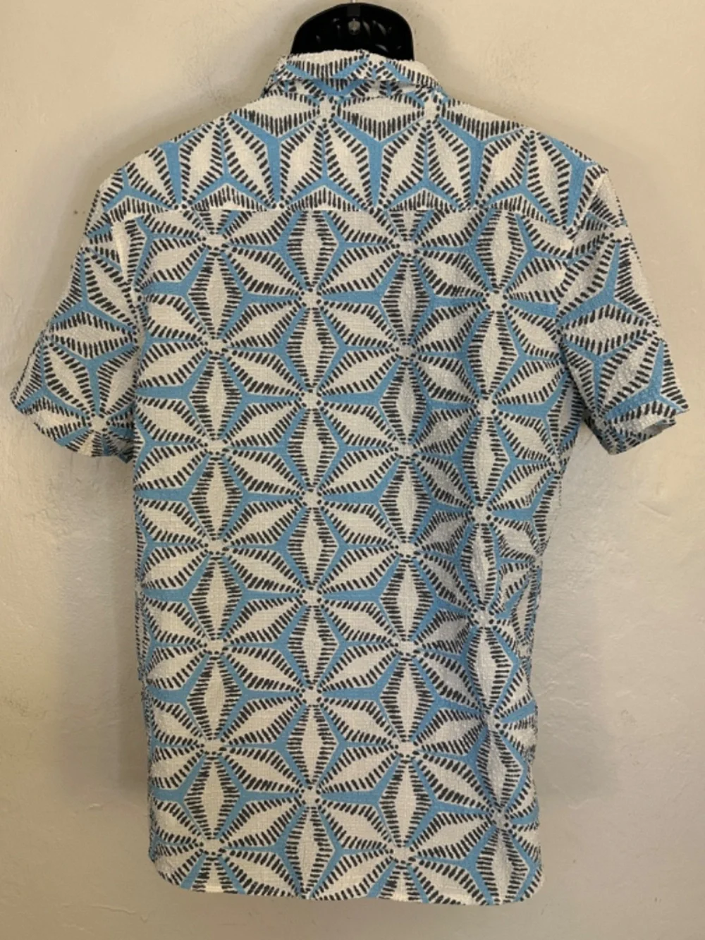Essex Crossing Stretch Short Sleeve Shirt Large Gently worn 100% polyester - Picture 3 of 4